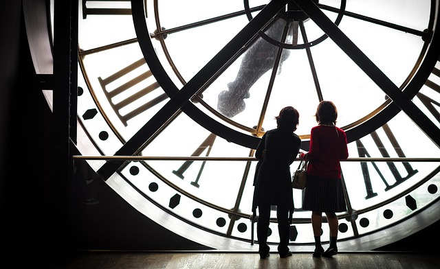 Image of children facing a big clock